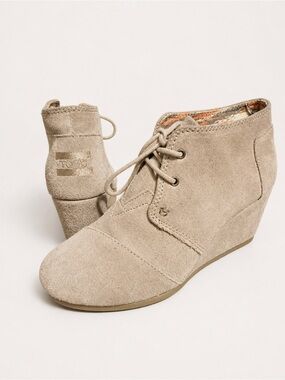 TOMS Desert Wedge Suede Lace Up Booties Taupe Boho Ankle Boots